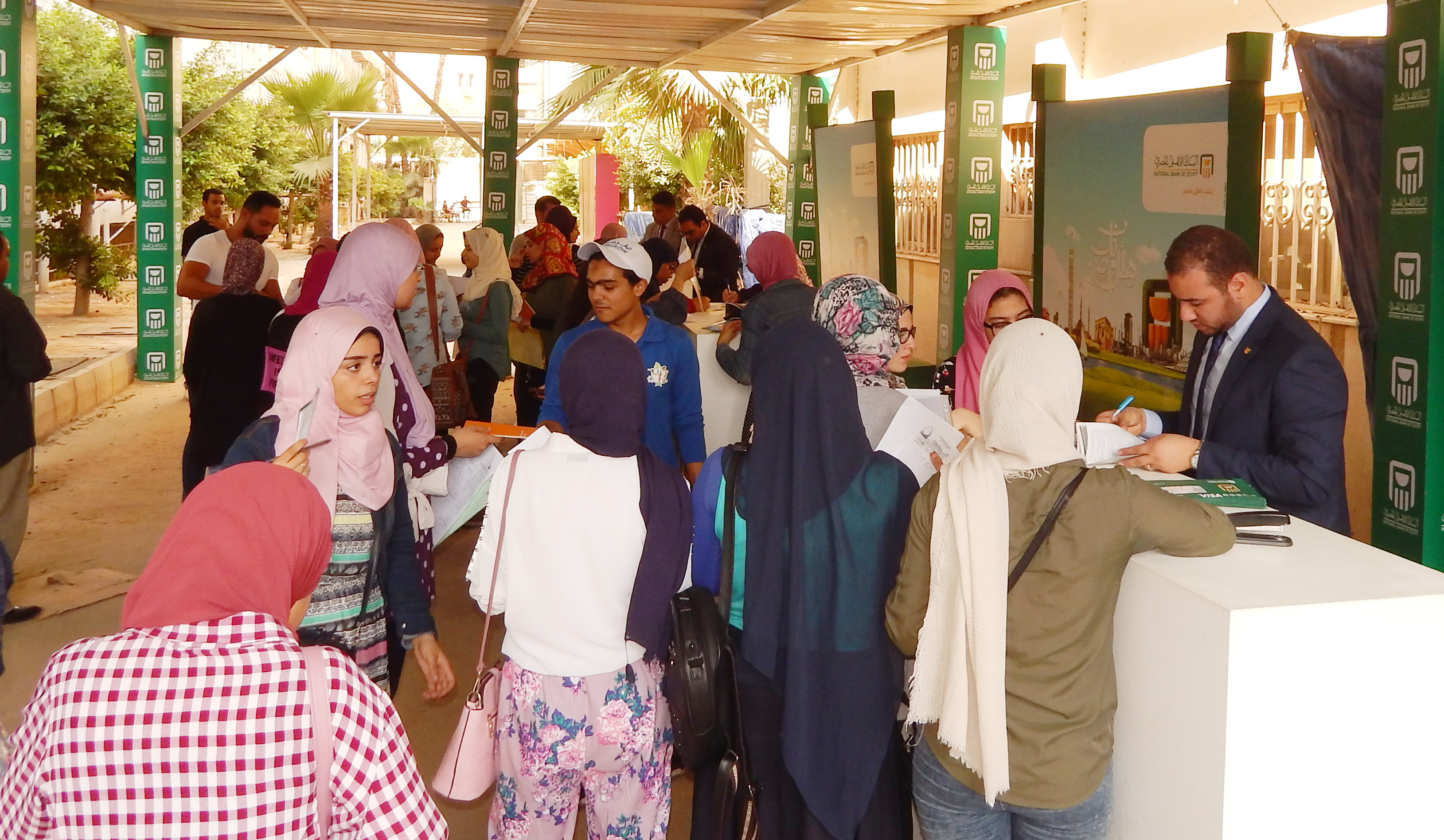 الكشف الطبى للطلبة والطالبات الجدد بكلية الزراعة جامعة القاهرة يوم الأربعاء 5/9/2018  بمستشفى الطلبة